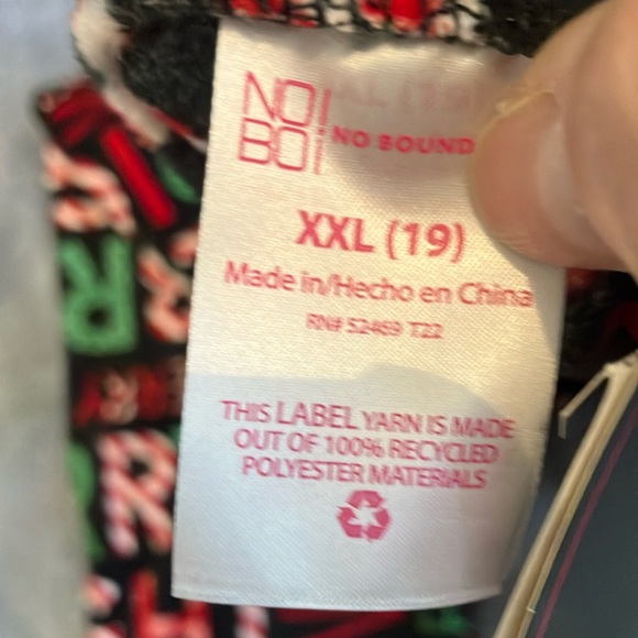 ⭐️ 5/$20 ⭐️ No Boundaries Festive Leggings - Black, Red, Green, White - Picture 5 of 5